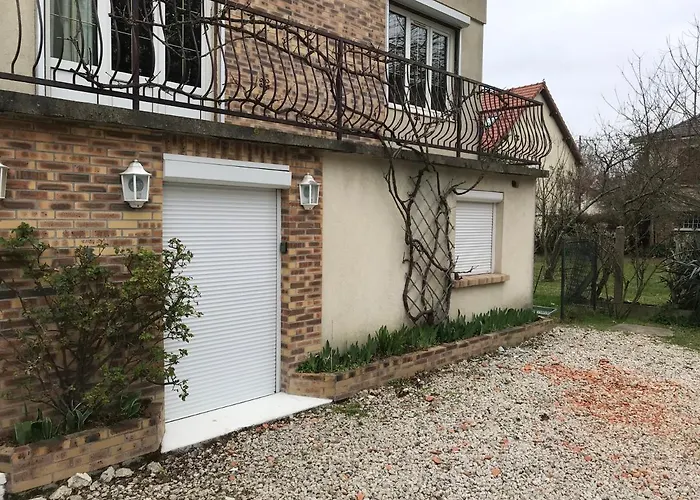 Appartement Fond De Jardin Rez-De-Chaussee