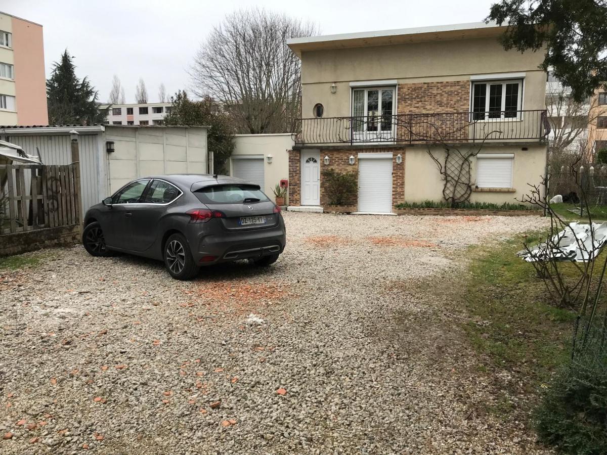 Fond De Jardin Rez-de-chaussee Apartment Palaiseau